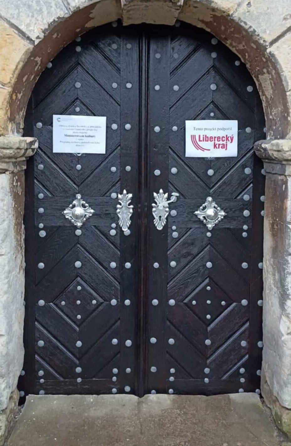 Opravený vchod do zámku